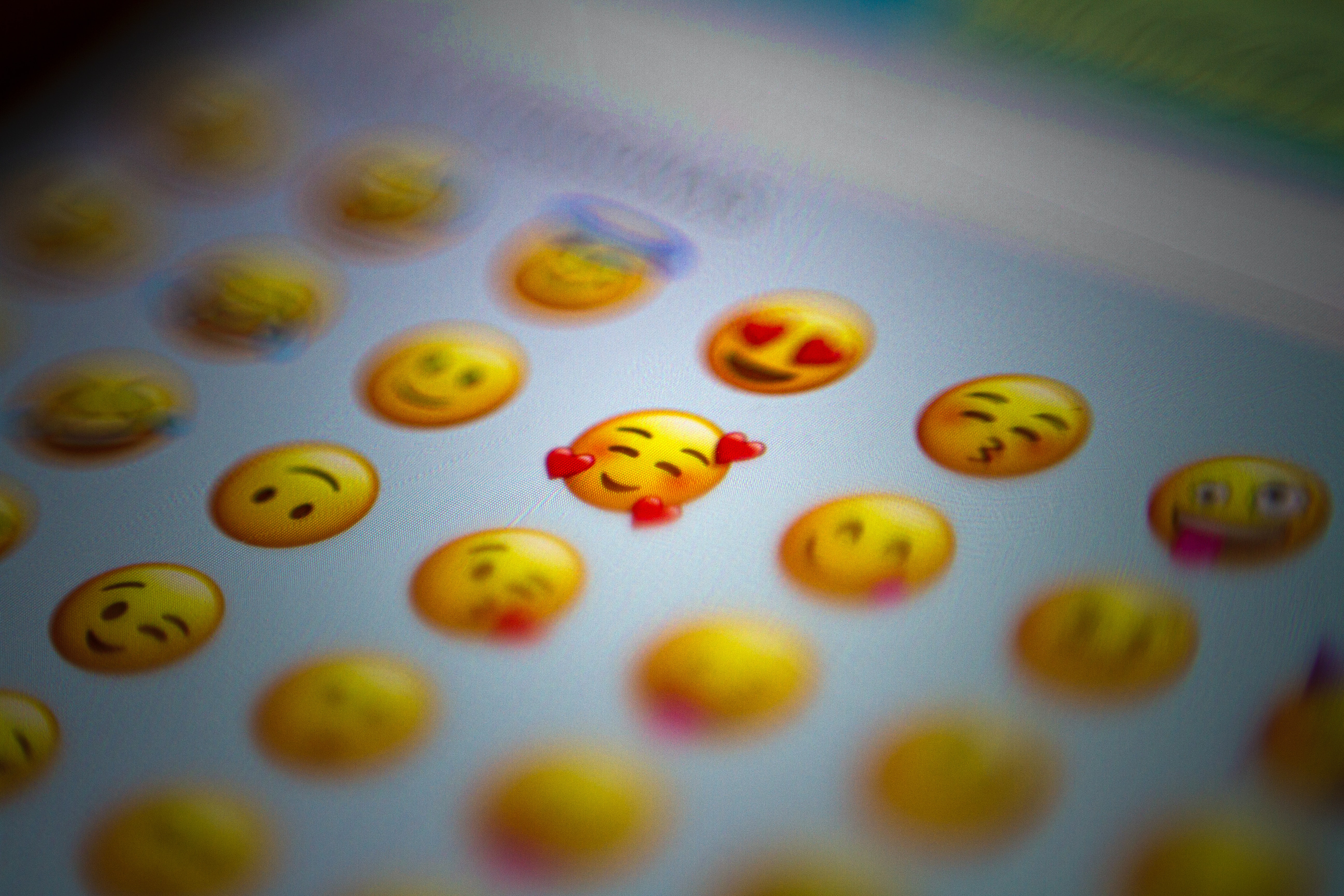 Emoji’s en uitroeptekens: ja :) of nee!